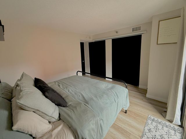 26 10th Street W 402, Saint Paul, MN 55102