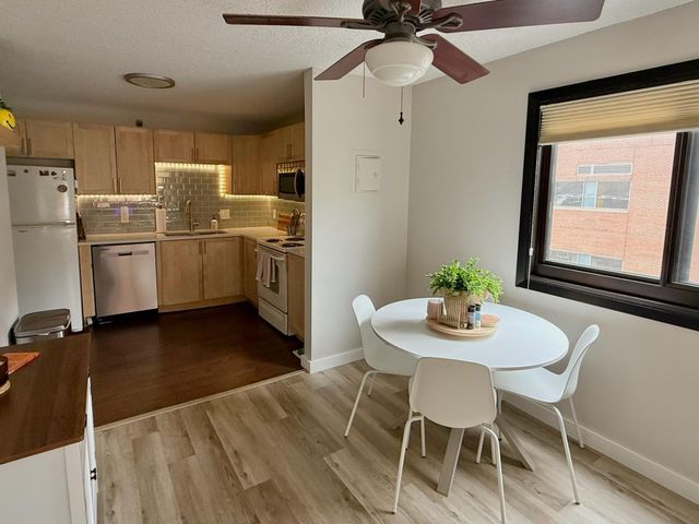 26 10th Street W 402, Saint Paul, MN 55102