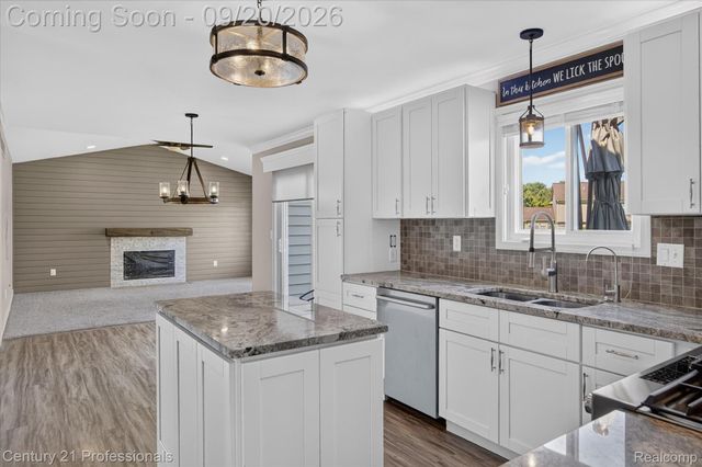 1880 Ayrshire Drive, Commerce Charter Township, MI 48390