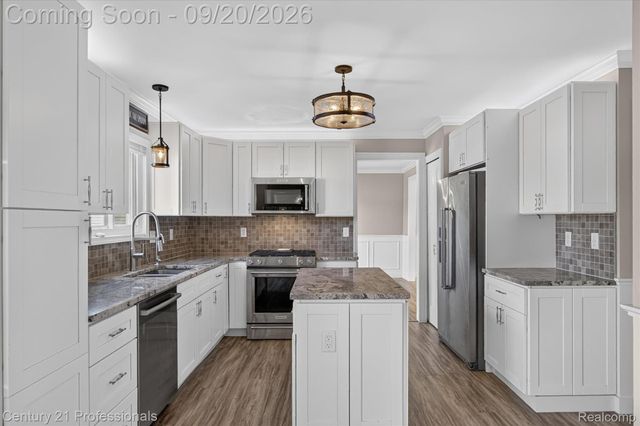 1880 Ayrshire Drive, Commerce Charter Township, MI 48390