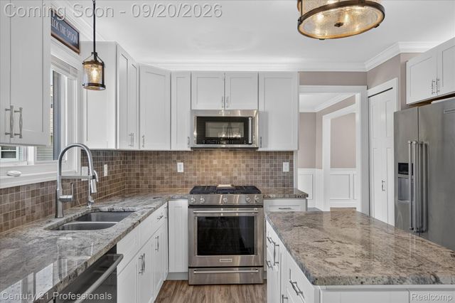1880 Ayrshire Drive, Commerce Charter Township, MI 48390