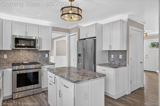 1880 Ayrshire Drive, Commerce Charter Township, MI 48390