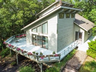 2828 Lakewood Trail, Porter, IN 46304
