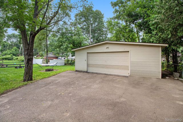 770 Brushwood Drive, Wolverine Lake Village, MI 48390