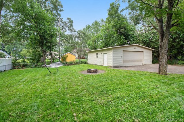 770 Brushwood Drive, Wolverine Lake Village, MI 48390