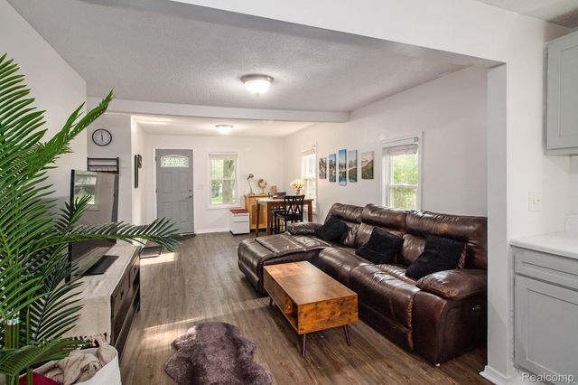 770 Brushwood Drive, Wolverine Lake Village, MI 48390