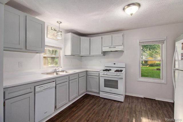 770 Brushwood Drive, Wolverine Lake Village, MI 48390