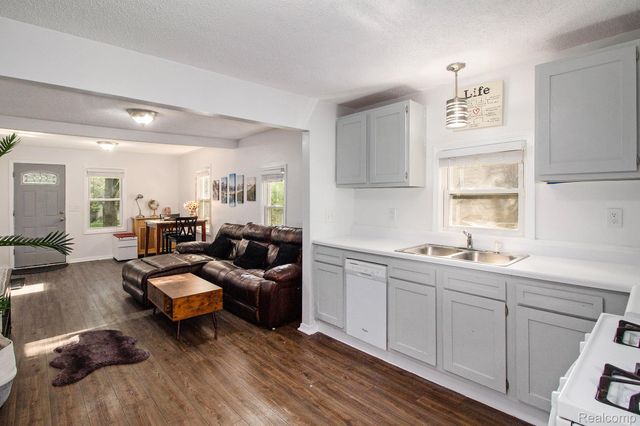 770 Brushwood Drive, Wolverine Lake Village, MI 48390