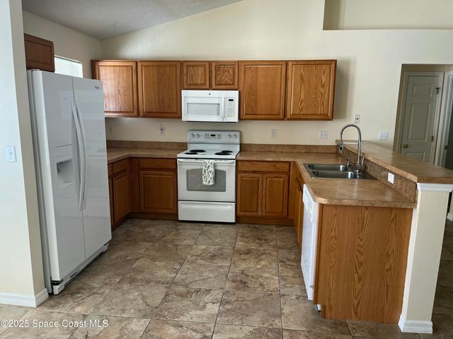 911 Le Baron Street SW, Palm Bay, FL 32908