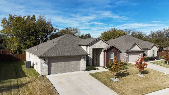 440 Brinkley Drive, Saginaw, TX 76179