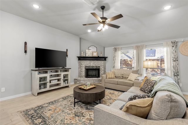 440 Brinkley Drive, Saginaw, TX 76179