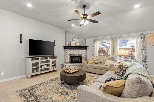 440 Brinkley Drive, Saginaw, TX 76179