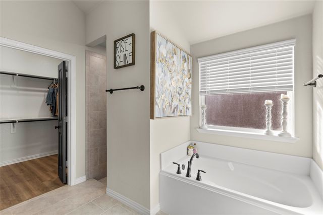 440 Brinkley Drive, Saginaw, TX 76179