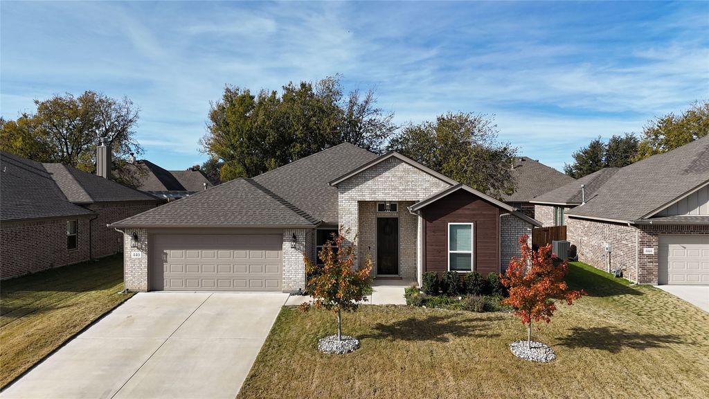 440 Brinkley Drive, Saginaw, TX 76179