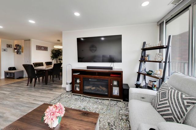 4000 TRIUMVERA Drive 508, Glenview, IL 60025