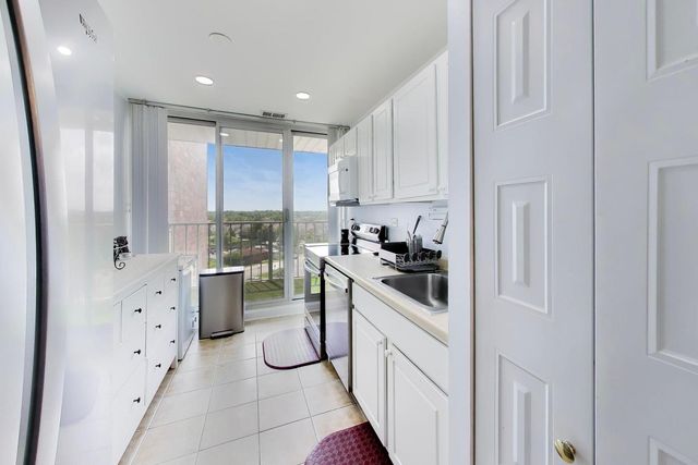 4000 TRIUMVERA Drive 508, Glenview, IL 60025