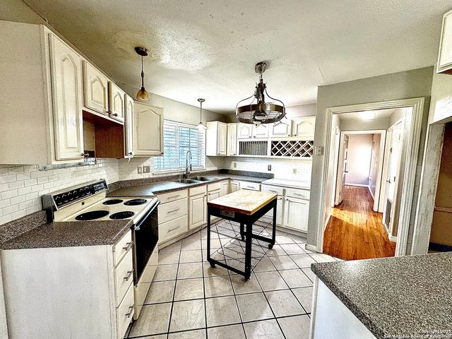 391 Quentin, San Antonio, TX 78201