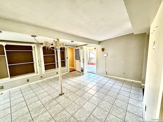 391 Quentin, San Antonio, TX 78201