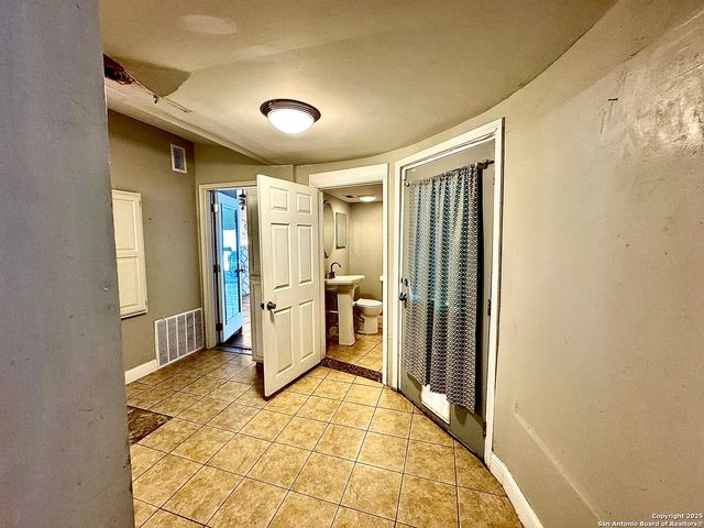 391 Quentin, San Antonio, TX 78201