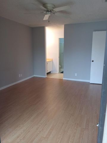 4693 Lucerne Lakes Boulevard 202, Lake Worth, FL 33467