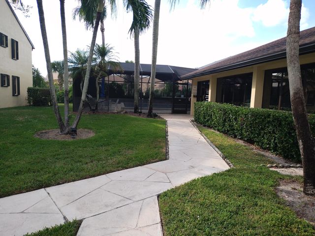 4693 Lucerne Lakes Boulevard 202, Lake Worth, FL 33467