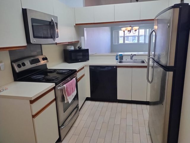 4693 Lucerne Lakes Boulevard 202, Lake Worth, FL 33467