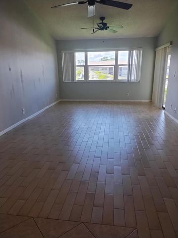 4693 Lucerne Lakes Boulevard 202, Lake Worth, FL 33467