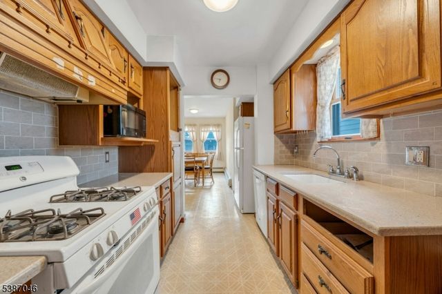 138 Fern Ave, Lyndhurst Twp., NJ 07071