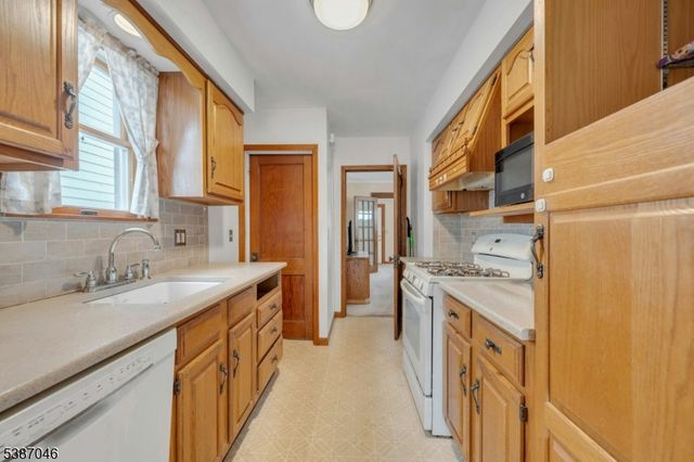 138 Fern Ave, Lyndhurst Twp., NJ 07071