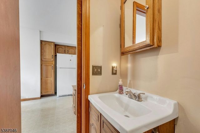 138 Fern Ave, Lyndhurst Twp., NJ 07071