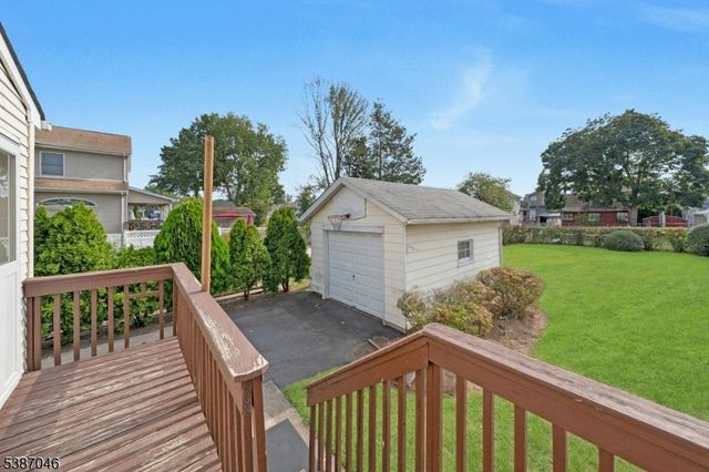 138 Fern Ave, Lyndhurst Twp., NJ 07071