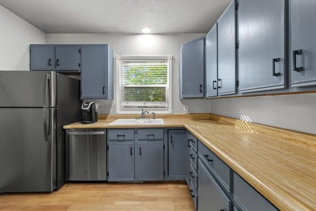 2201 7th Ave NW, Minot, ND 58703