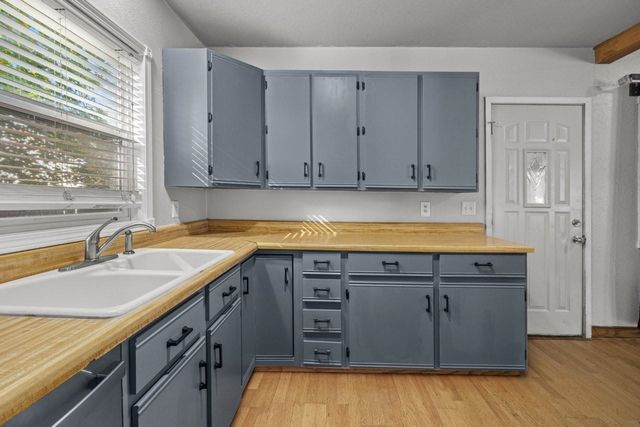 2201 7th Ave NW, Minot, ND 58703