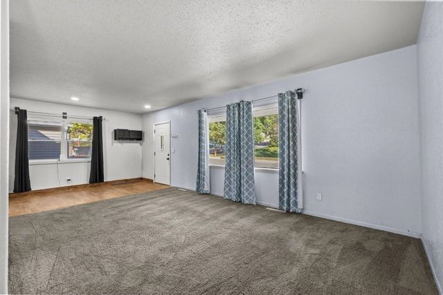 2201 7th Ave NW, Minot, ND 58703