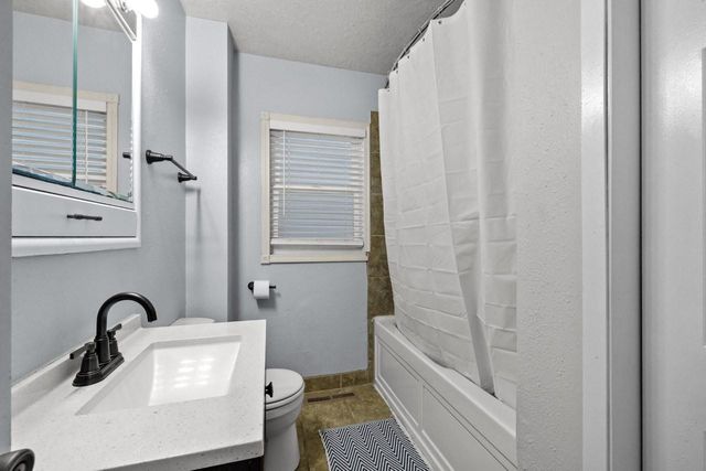 2201 7th Ave NW, Minot, ND 58703