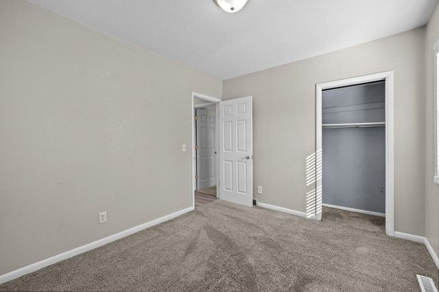 2201 7th Ave NW, Minot, ND 58703