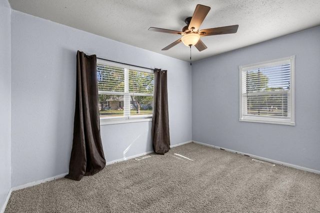 2201 7th Ave NW, Minot, ND 58703