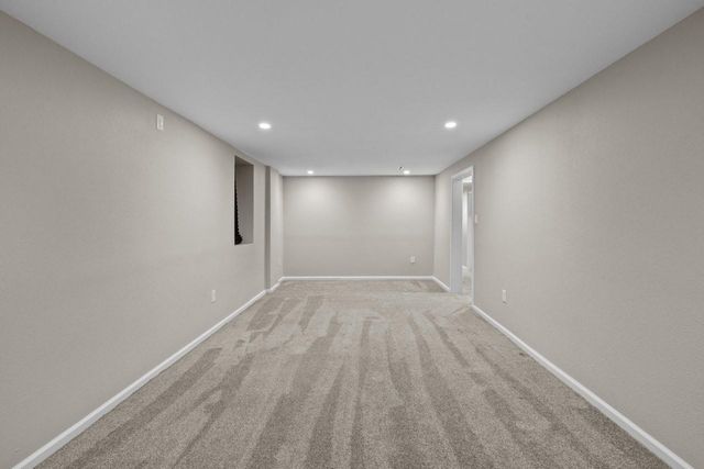 2201 7th Ave NW, Minot, ND 58703