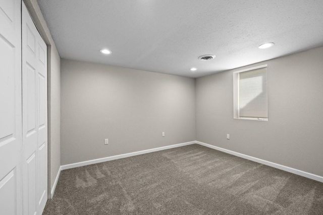 2201 7th Ave NW, Minot, ND 58703