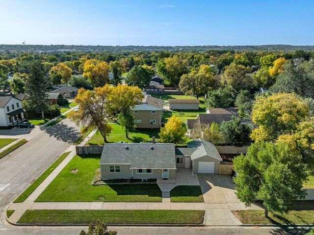 2201 7th Ave NW, Minot, ND 58703