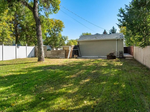 2201 7th Ave NW, Minot, ND 58703