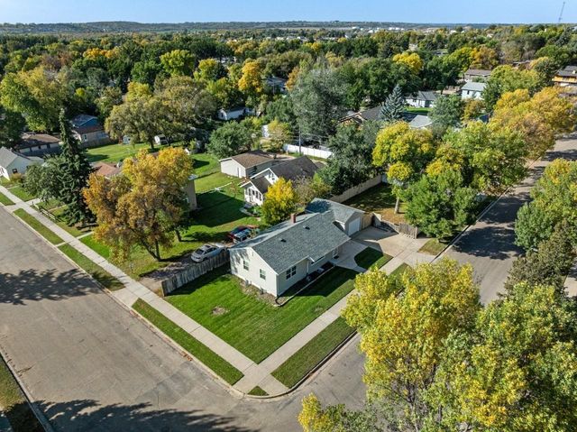 2201 7th Ave NW, Minot, ND 58703