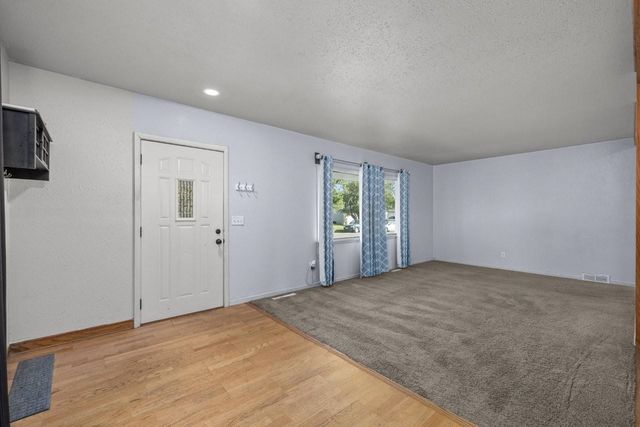 2201 7th Ave NW, Minot, ND 58703