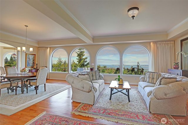 1009 Kingswood Drive, Camano Island, WA 98282
