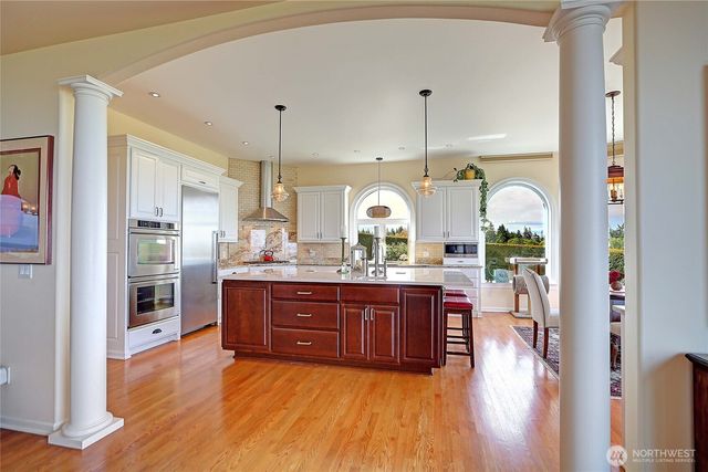 1009 Kingswood Drive, Camano Island, WA 98282
