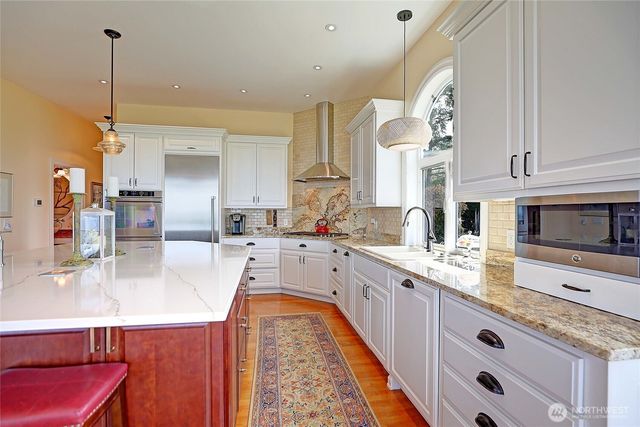 1009 Kingswood Drive, Camano Island, WA 98282