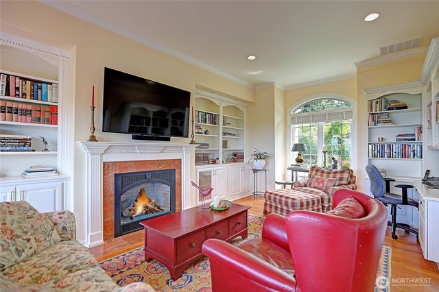 1009 Kingswood Drive, Camano Island, WA 98282