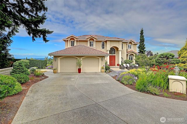 1009 Kingswood Drive, Camano Island, WA 98282