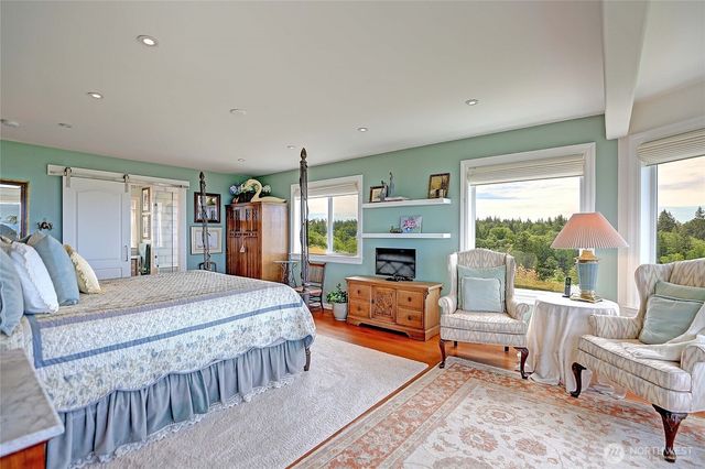 1009 Kingswood Drive, Camano Island, WA 98282