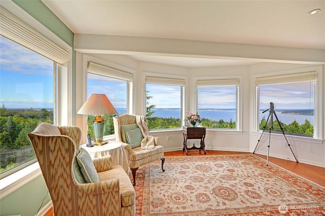 1009 Kingswood Drive, Camano Island, WA 98282